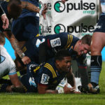 Highlanders fire to stake late playoff claim