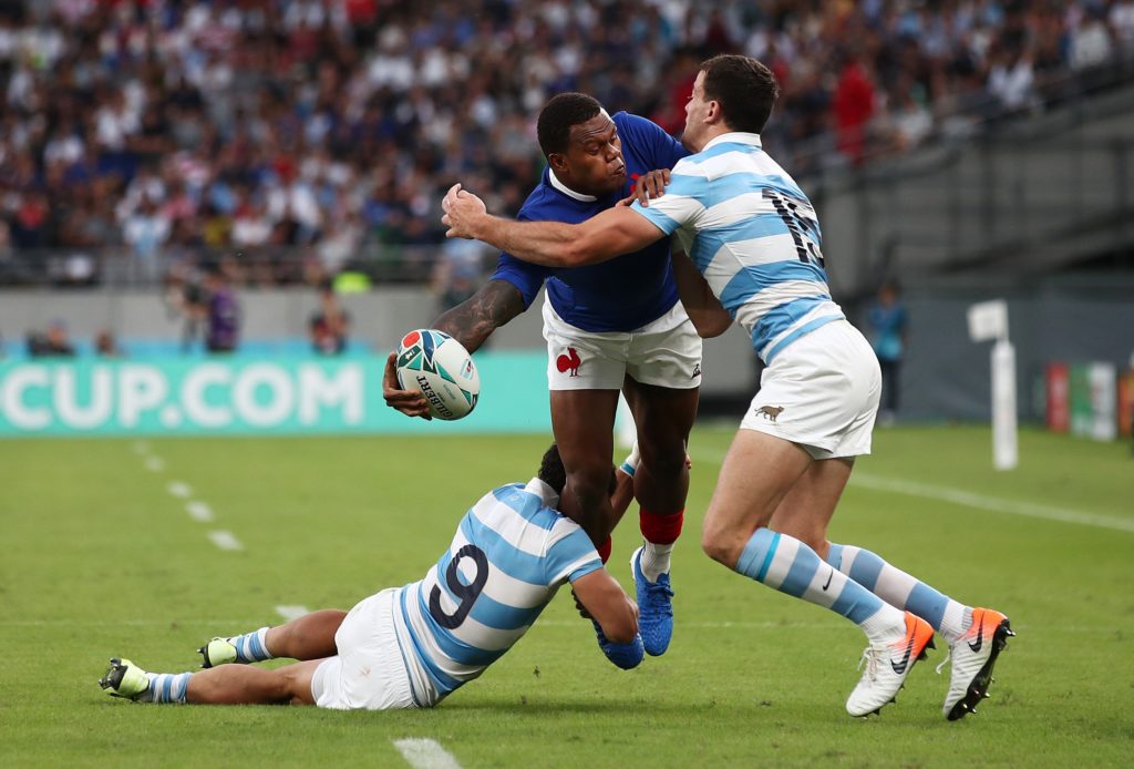 France hold off Argentina in Tokyo thriller