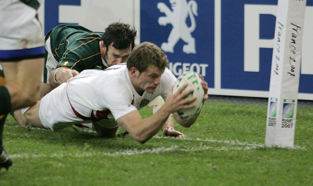 England's Mark Cueto fails to score a try during the Rugby World Cup final against South Africa at the Stade de France Stadium in Saint-Denis, near Paris, October 20, 2007.