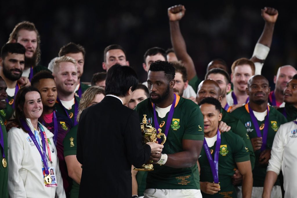 Captain Siya Kolisi received World Cup trophy