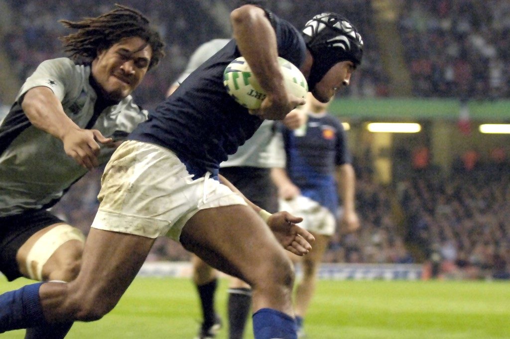 France's flanker Thierry Dusautoir scores a try during the IRB Rugby World Cup 2007, quarter final match France vs New Zealand at the Millennium Stadium in Cardiff, UK.