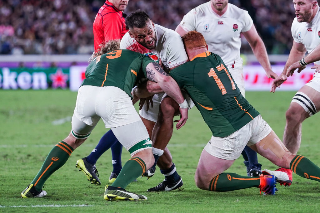 The Springboks make a tackle on Billy Vunipola