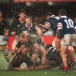 17 JUN 1995: SOUTH AFRICAN CAPTAIN FRANCOIS PIENAAR (CENTER) TRIES TO GATHER THE BALL DURING THE SOUTH AFRICA V FRANCE 1995 WORLD CUP RUGBY SEMI FINALS AT KINGS PARK STADIUM IN DURBAN, SOUTH AFRICA. Mandatory Credit: Shaun Botterill/ALLSPORT