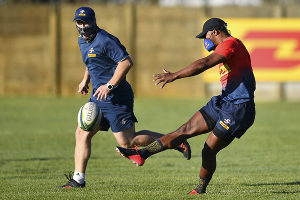 CAPE TOWN, SOUTH AFRICA - JULY 31: Warrick Galant and Gareth Wright (Kicking Coach) during the DHL Stormers training session at High Performance Centre on July 31, 2020 in Cape Town, South Africa. (Photo by Ashley Vlotman/Gallo Images)