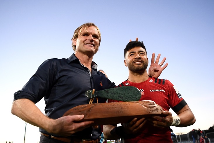 Crusaders coach Scott Robertson and flyhalf Richie Mo'unga with the Super Rugby Aotearoa trophy.