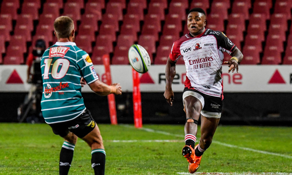 JOHANNESBURG, SOUTH AFRICA - OCTOBER 30 Wandisile Simelane of the Lions with the ball during the Super Rugby Unlocked match between Emirates Lions and Tafel Lager Griquas at Emirates Airline Park on October 30, 2020 in Johannesburg, South Africa. (Photo by Sydney Seshibedi/Gallo Images)