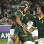 epa07967045 Cheslin Kolbe of South Africa (C) celebrates with team mates after scoring a try during the Rugby World Cup final match between England and South Africa at the International Stadium Yokohama, Kanagawa Prefecture, Yokohama, Japan, 02 November 2019. EPA/MARK R. CRISTINO EDITORIAL USE ONLY/ NO COMMERCIAL SALES / NOT USED IN ASSOCATION WITH ANY COMMERCIAL ENTITY