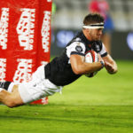 Kerron van Vuuren scores for the Sharks